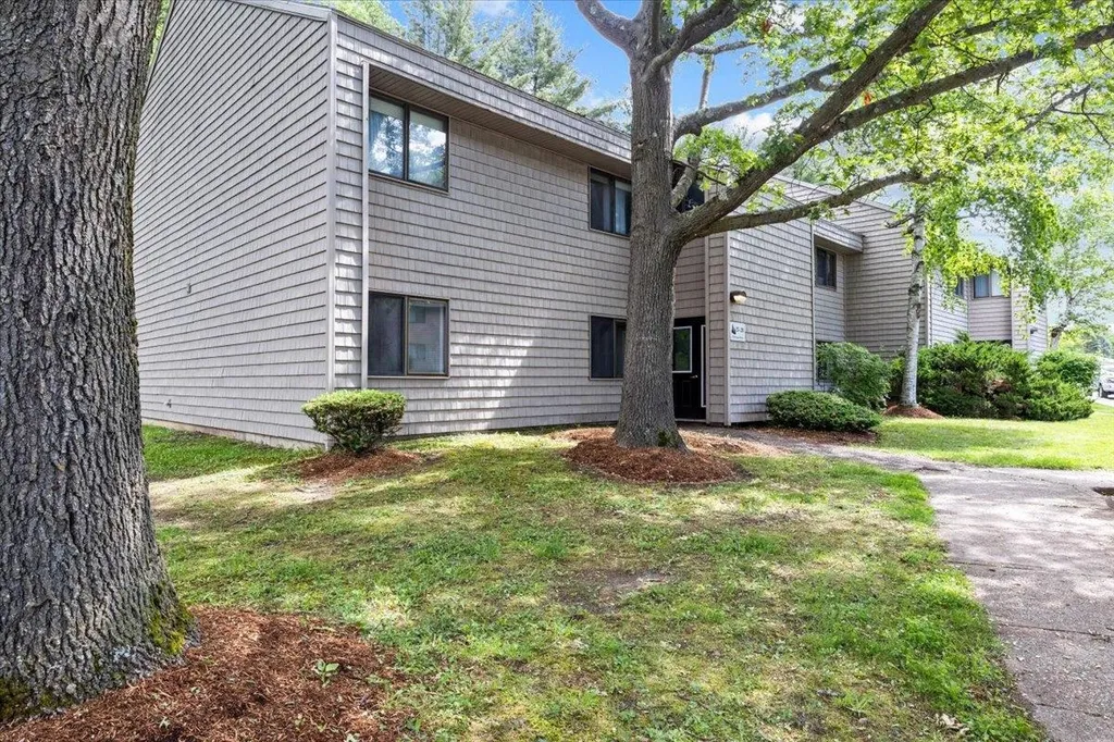 27 Hawthorne Circle South Burlington VT 05403