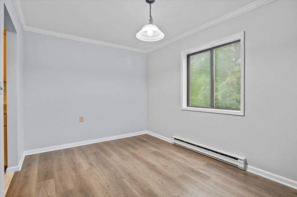 27 Hawthorne Circle South Burlington VT 05403