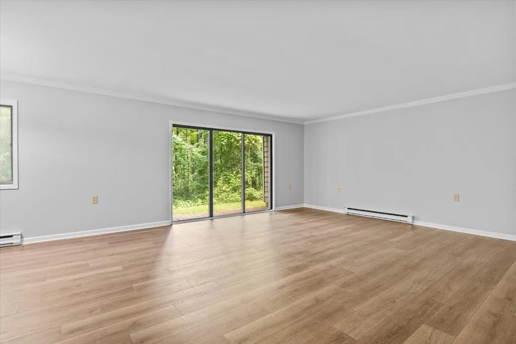 27 Hawthorne Circle South Burlington VT 05403