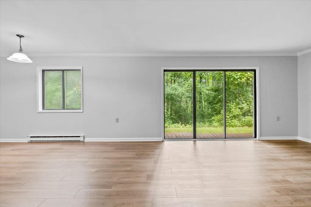 27 Hawthorne Circle South Burlington VT 05403