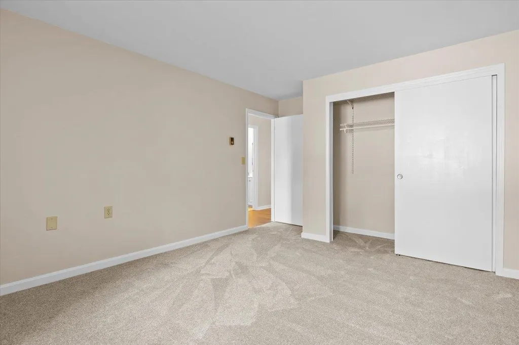 27 Hawthorne Circle South Burlington VT 05403