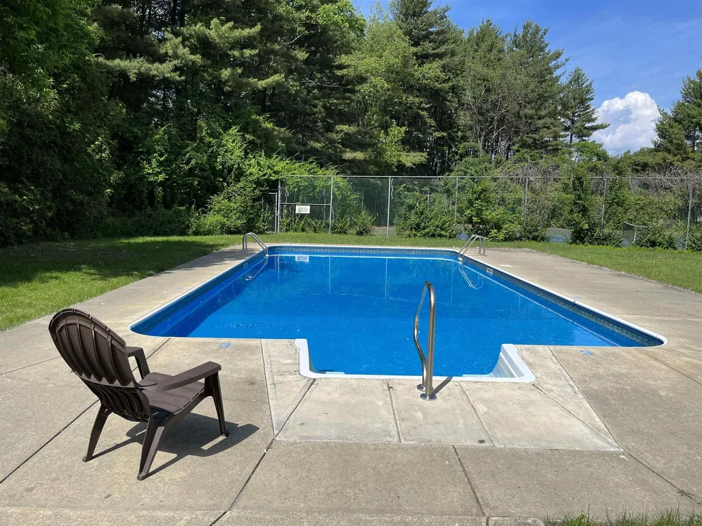27 Hawthorne Circle South Burlington VT 05403