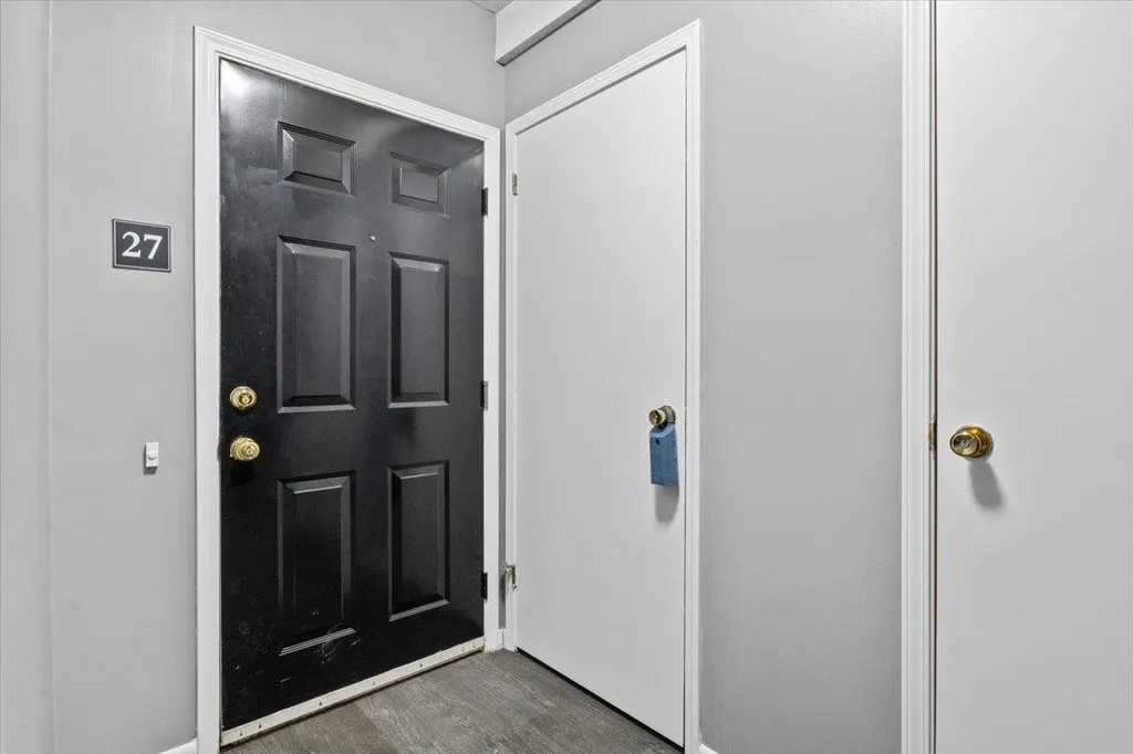 27 Hawthorne Circle South Burlington VT 05403