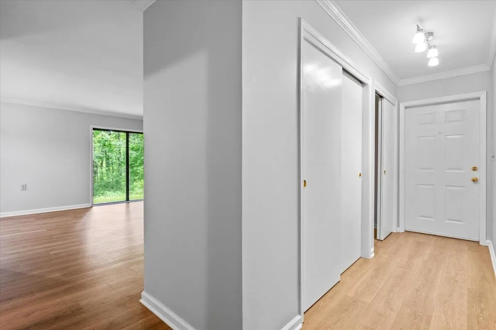27 Hawthorne Circle South Burlington VT 05403