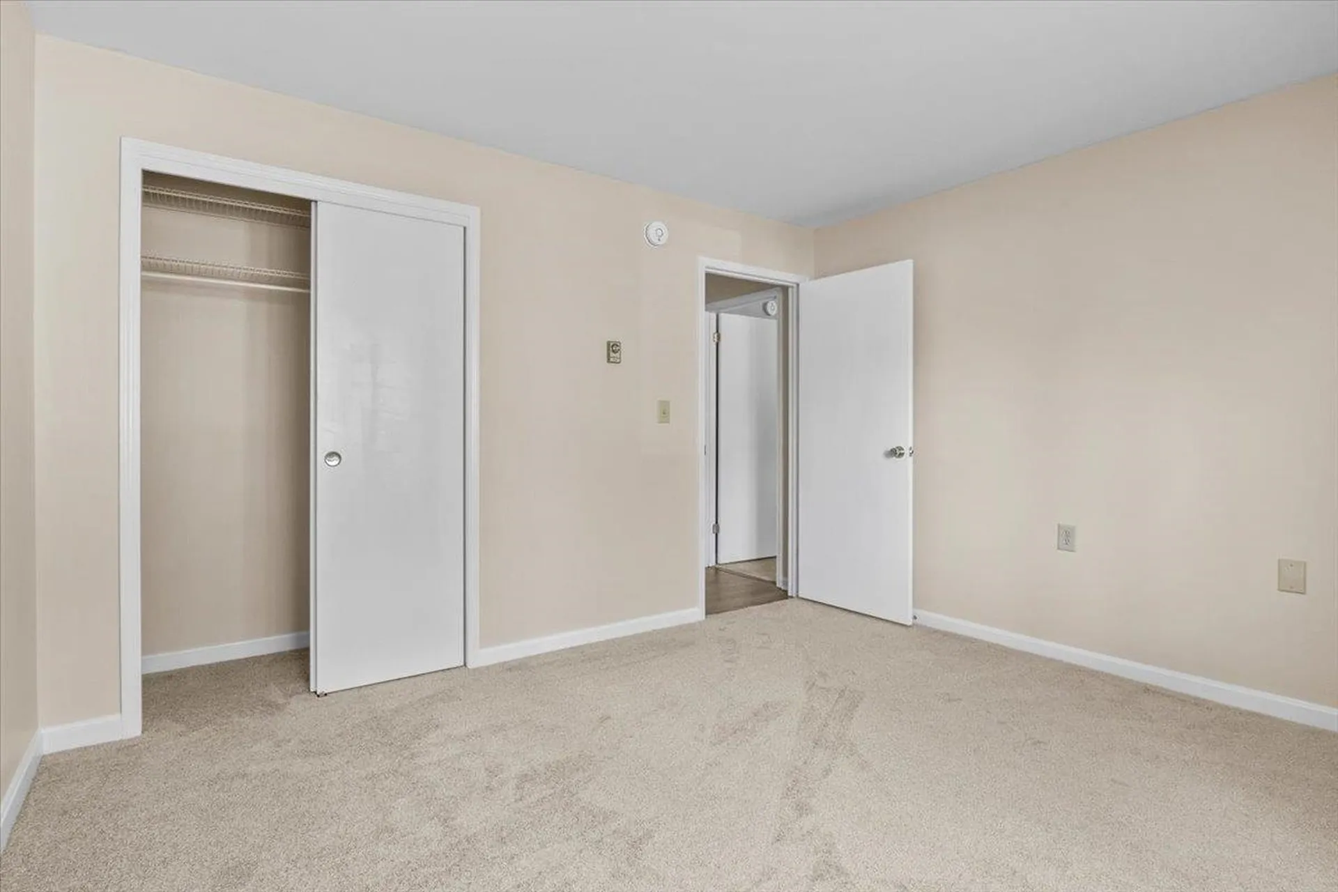 27 Hawthorne Circle South Burlington VT 05403