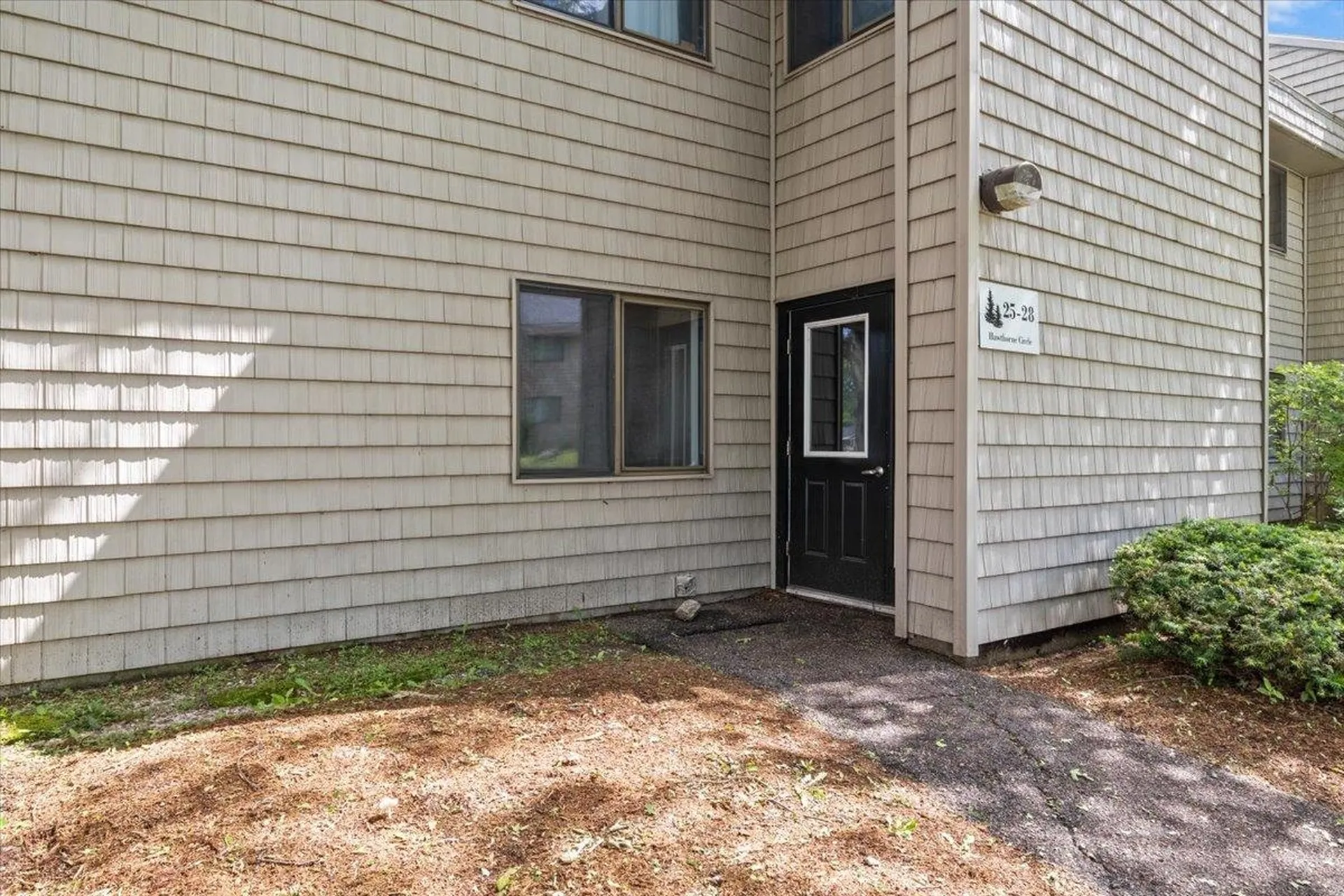 27 Hawthorne Circle South Burlington VT 05403