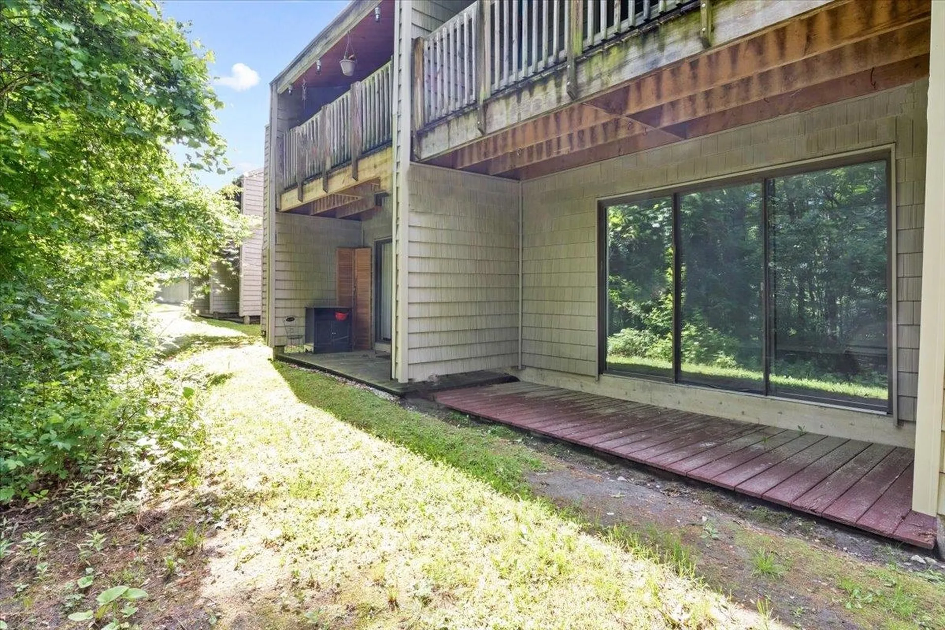 27 Hawthorne Circle South Burlington VT 05403