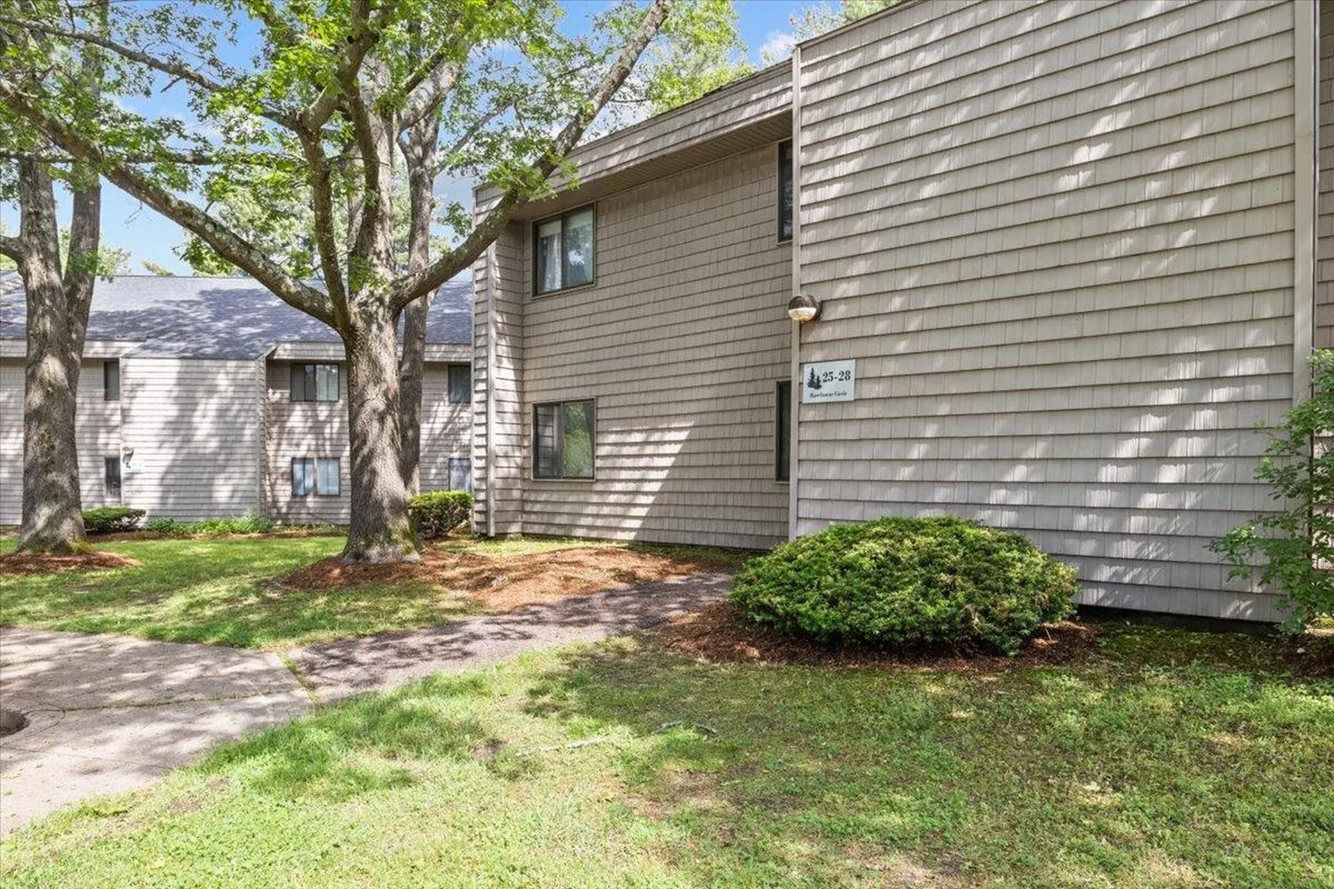 27 Hawthorne Circle South Burlington VT 05403