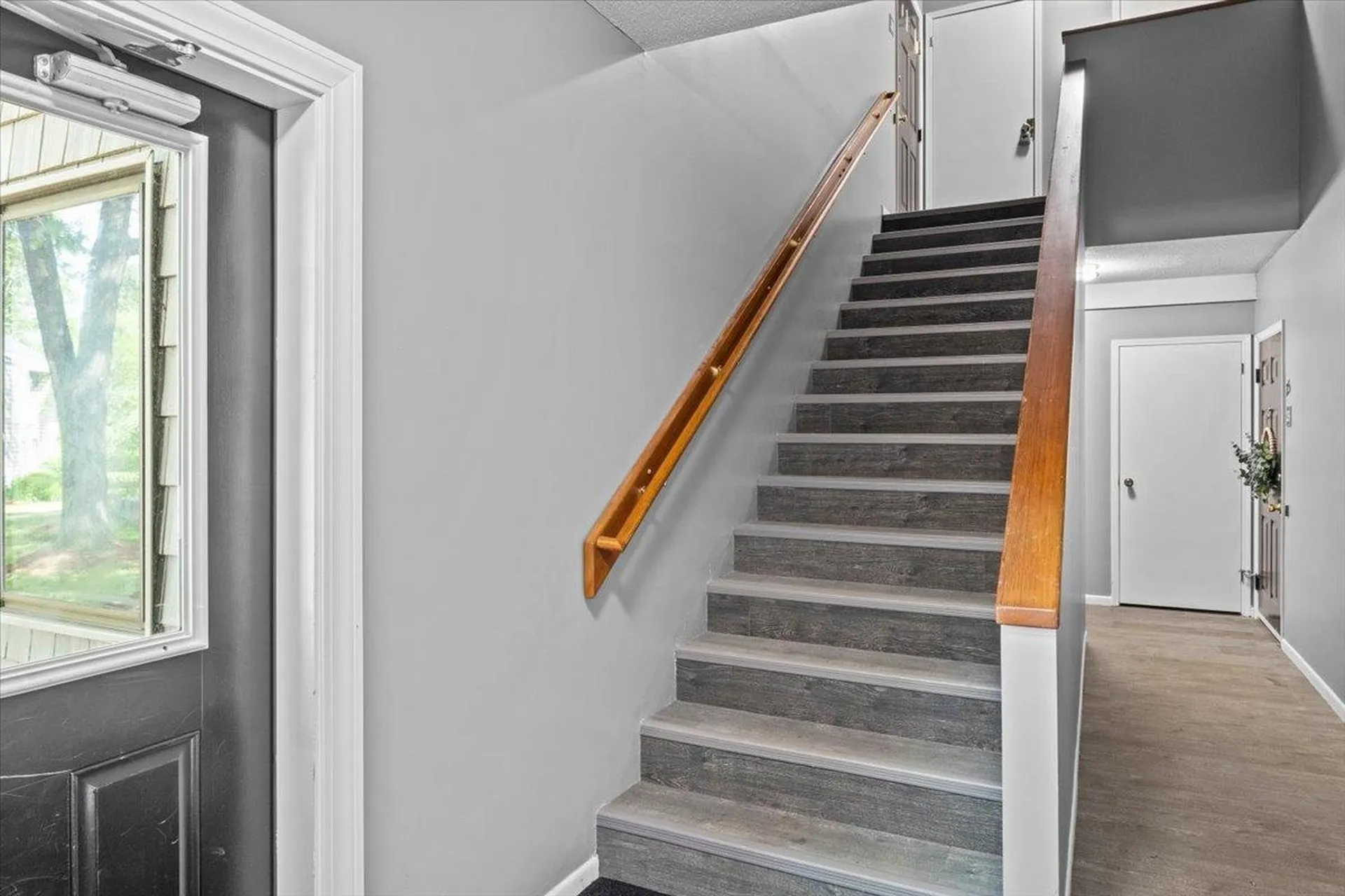 27 Hawthorne Circle South Burlington VT 05403