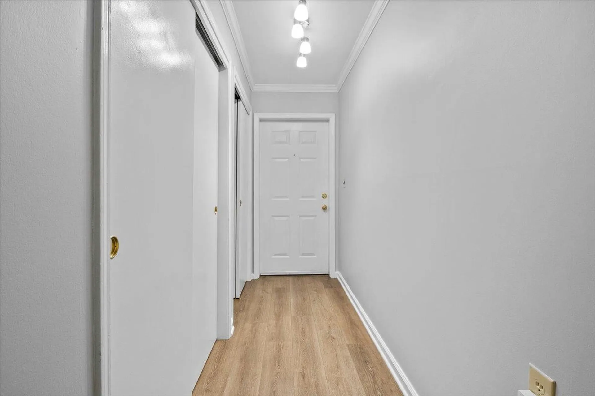 27 Hawthorne Circle South Burlington VT 05403
