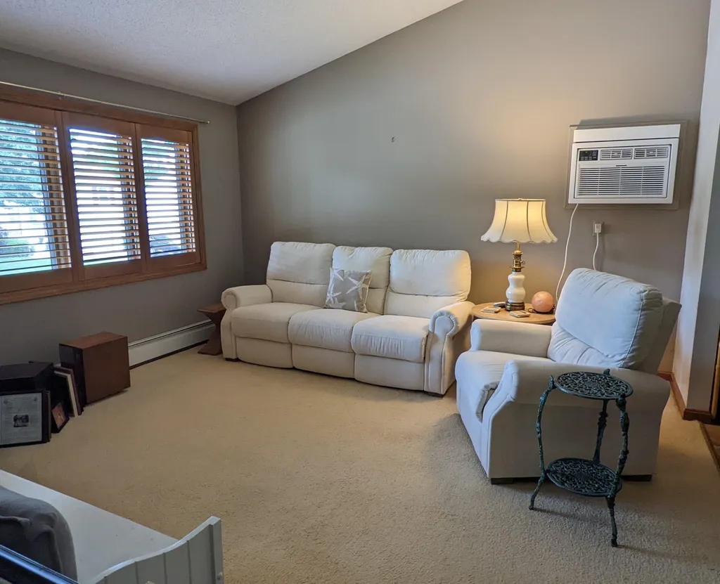 108 Ellingwood Street Manchester NH 03103-7076