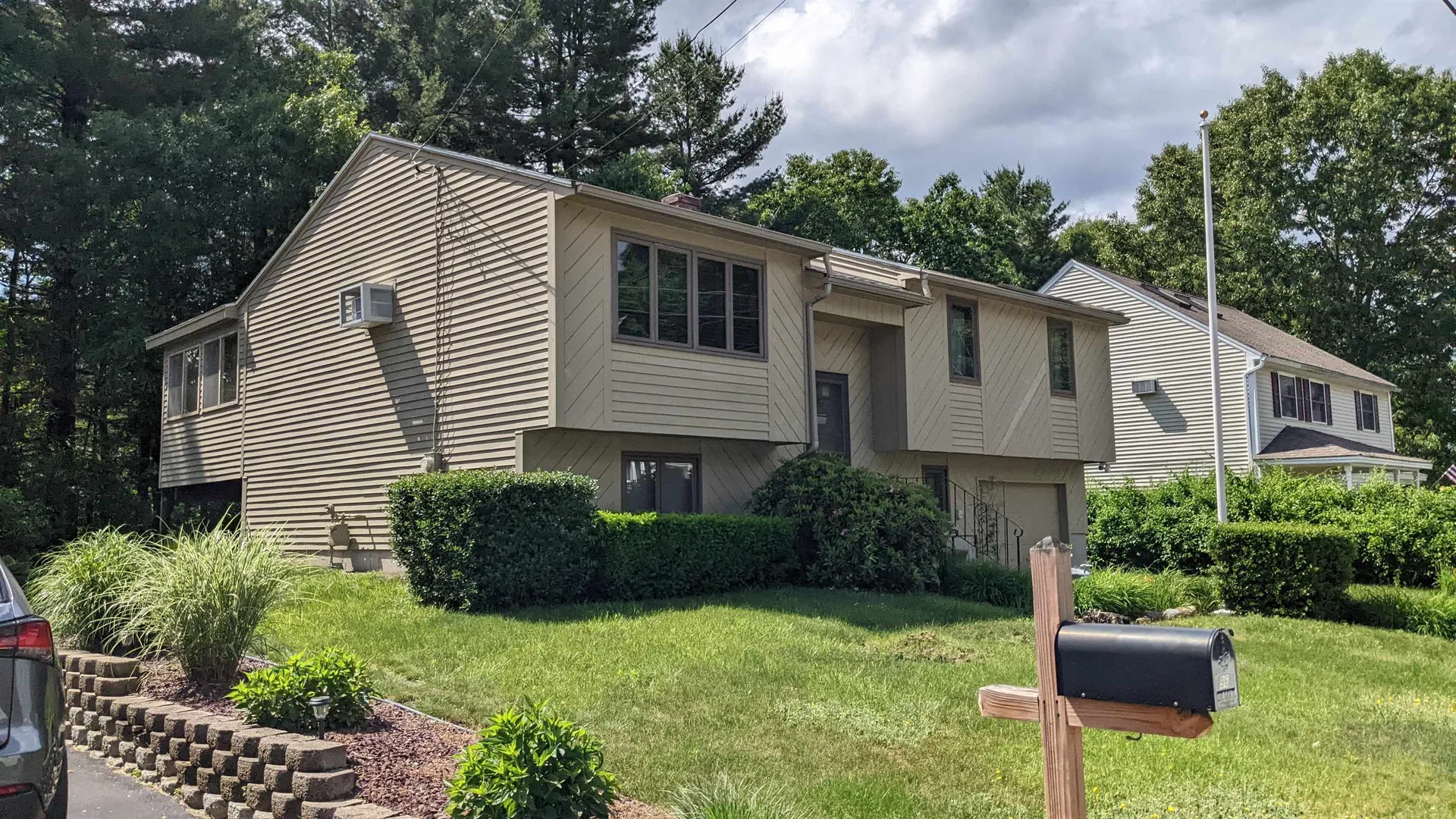108 Ellingwood Street Manchester NH 03103-7076