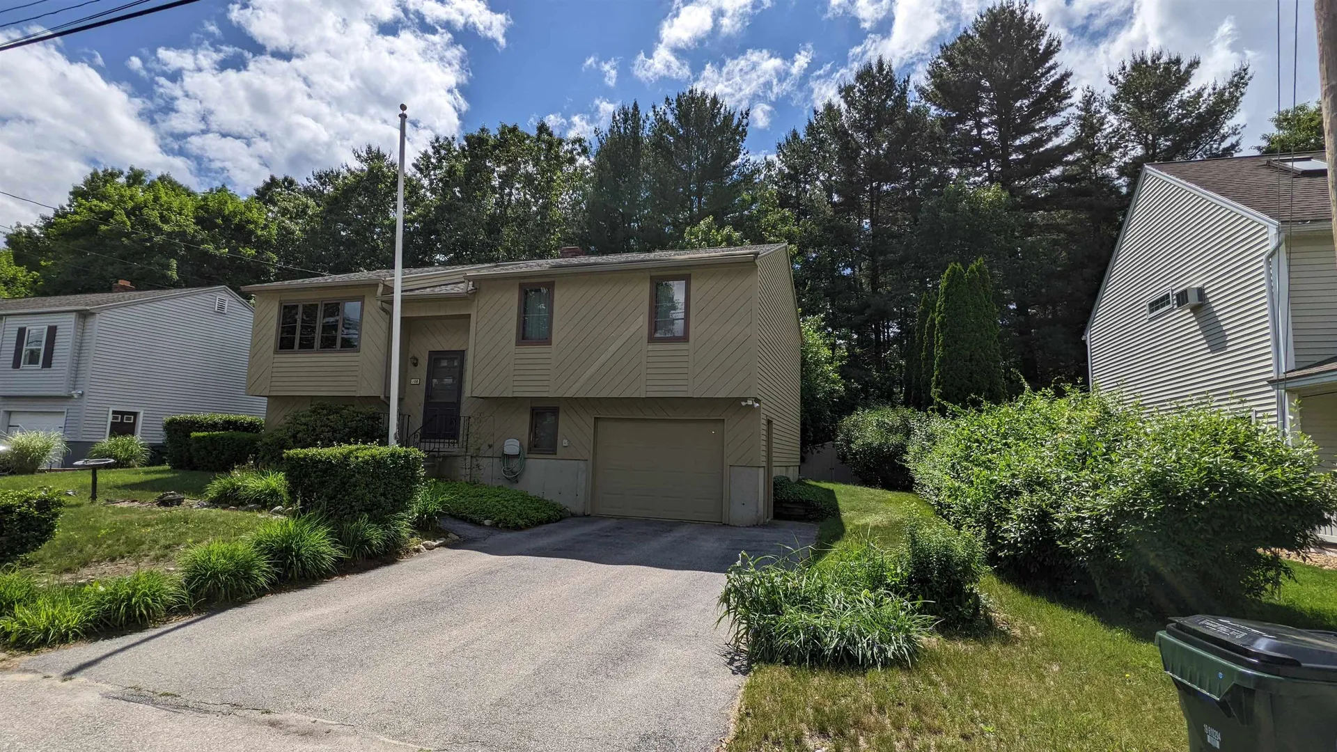 108 Ellingwood Street Manchester NH 03103-7076