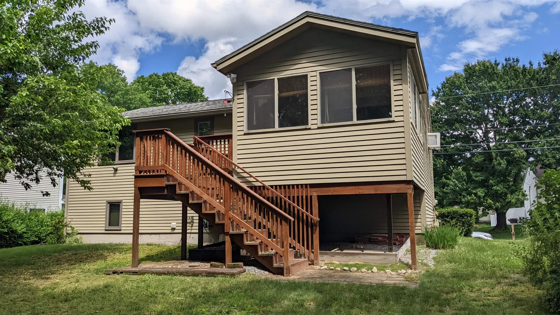 108 Ellingwood Street Manchester NH 03103-7076