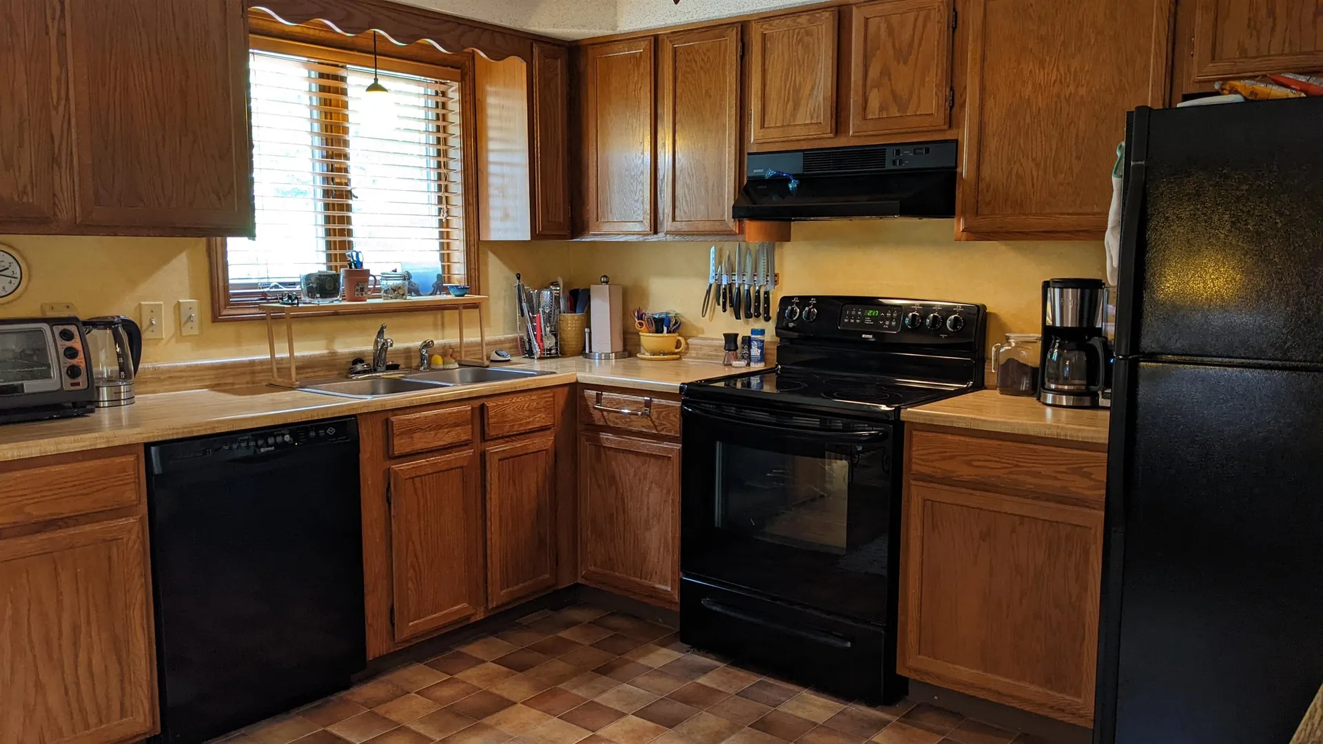 108 Ellingwood Street Manchester NH 03103-7076