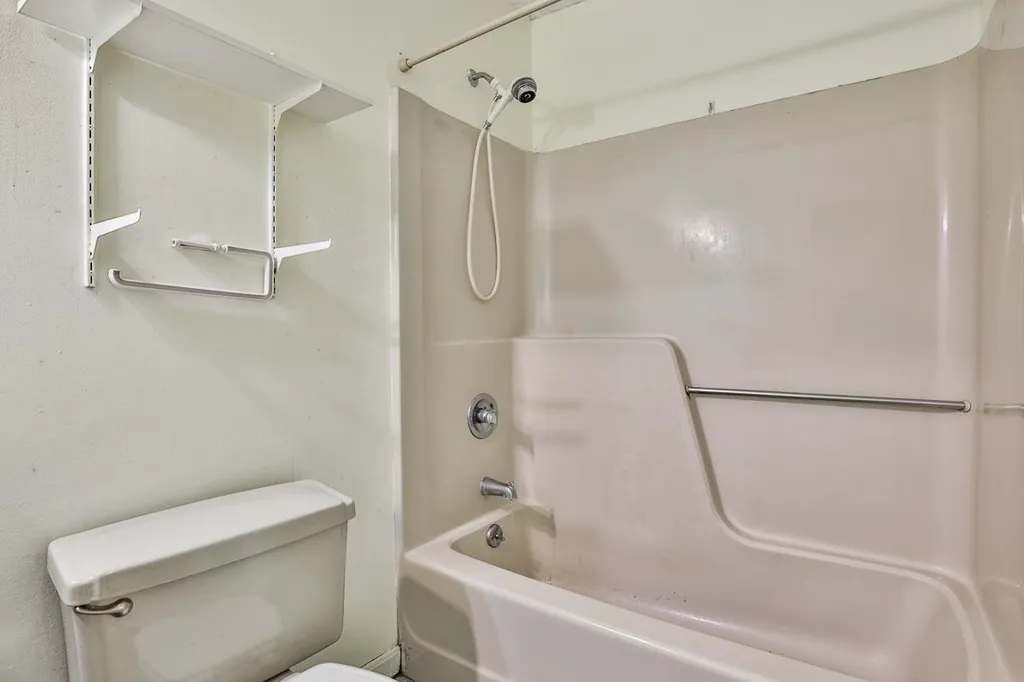 5 Blackstone Drive Nashua NH 03063