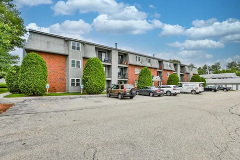 5 Blackstone Drive Nashua NH 03063