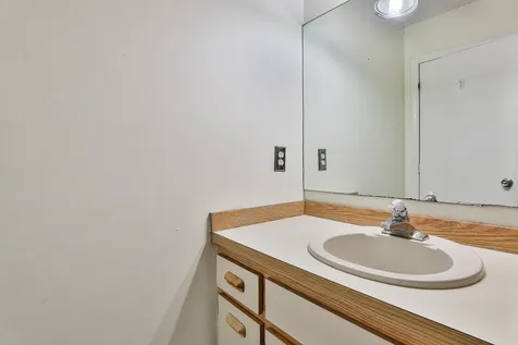 5 Blackstone Drive Nashua NH 03063