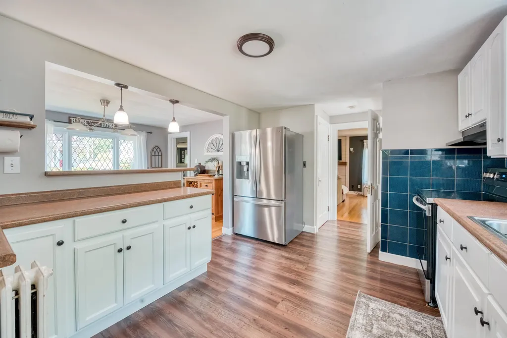 19 Boyd Road Derry NH 03038