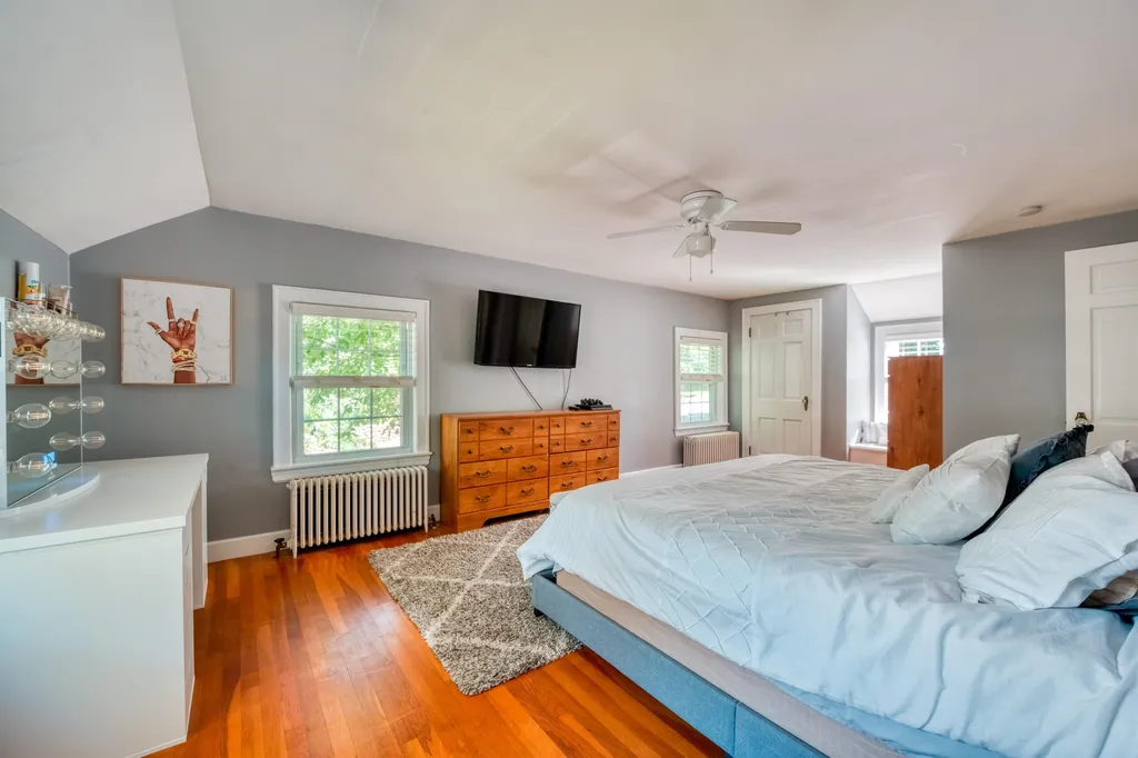 19 Boyd Road Derry NH 03038