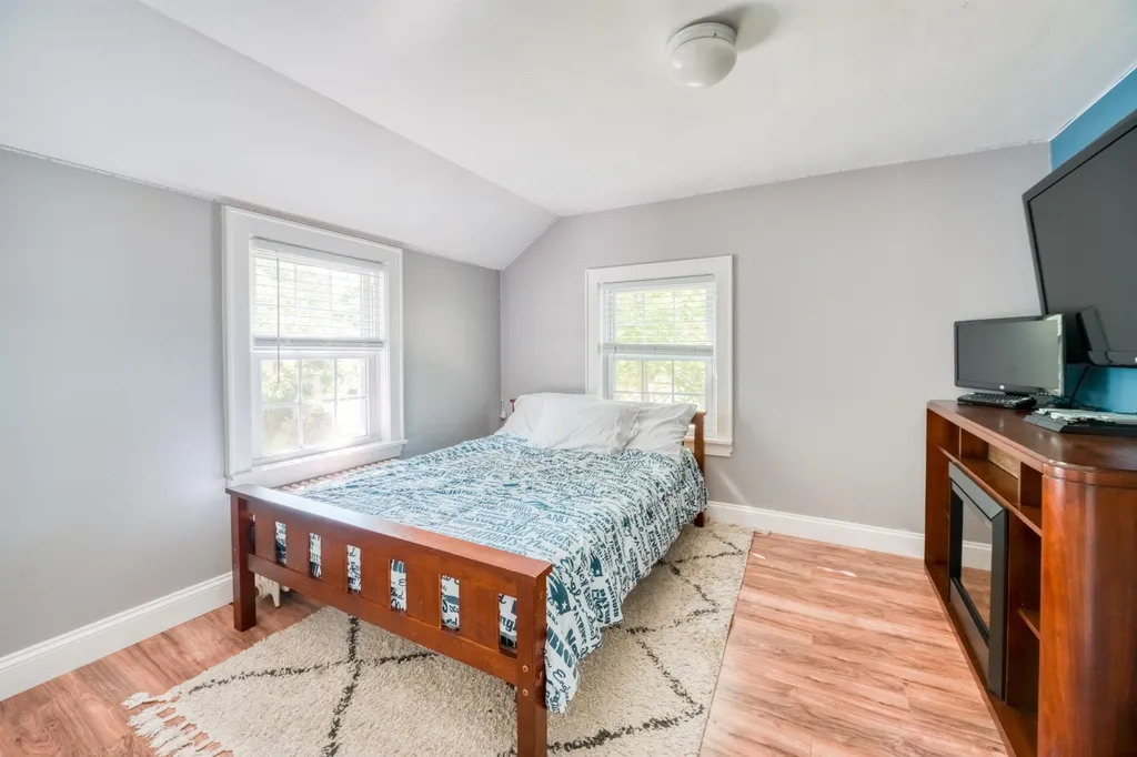 19 Boyd Road Derry NH 03038