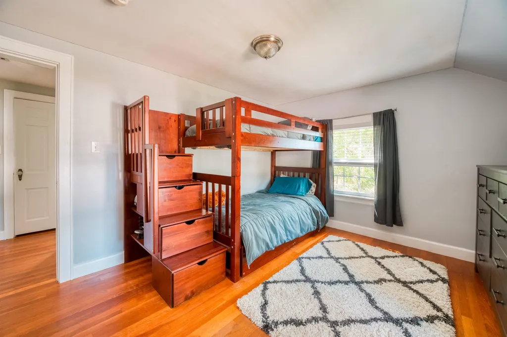 19 Boyd Road Derry NH 03038