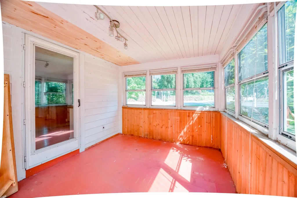 19 Boyd Road Derry NH 03038