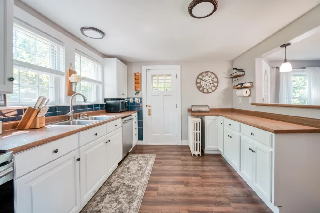 19 Boyd Road Derry NH 03038