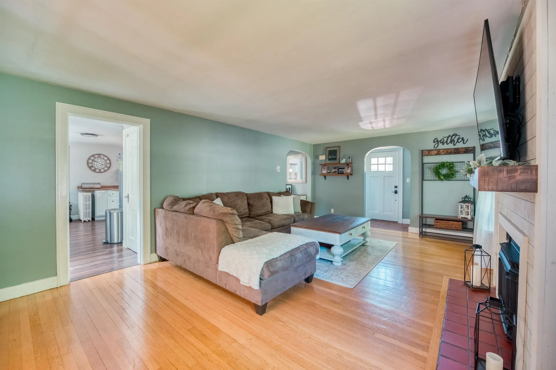 19 Boyd Road Derry NH 03038