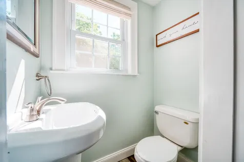 19 Boyd Road Derry NH 03038