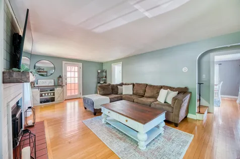 19 Boyd Road Derry NH 03038