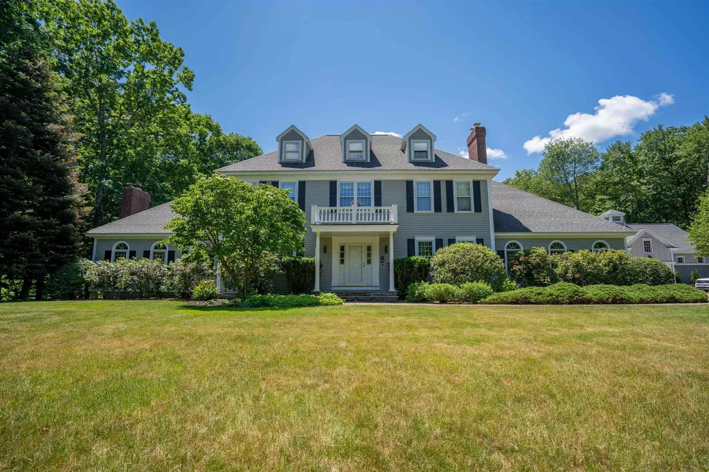 19 Oak Ridge Drive Atkinson NH 03811