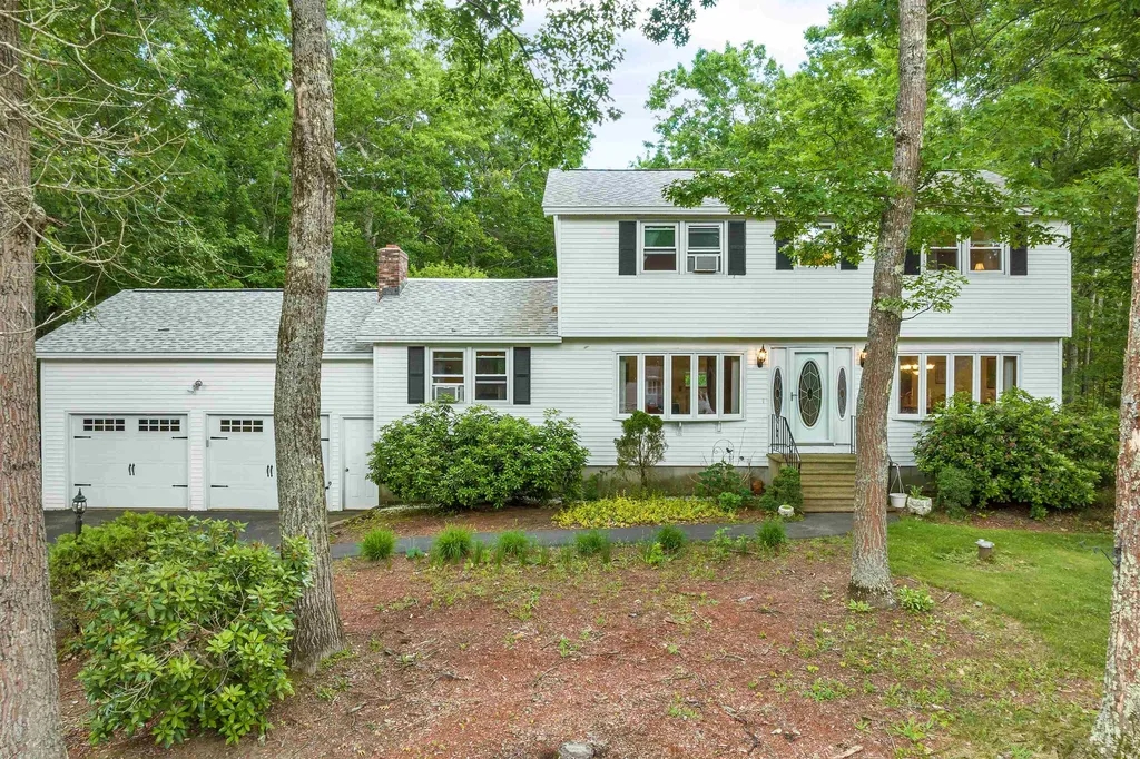 4 Lance Avenue Londonderry NH 03053