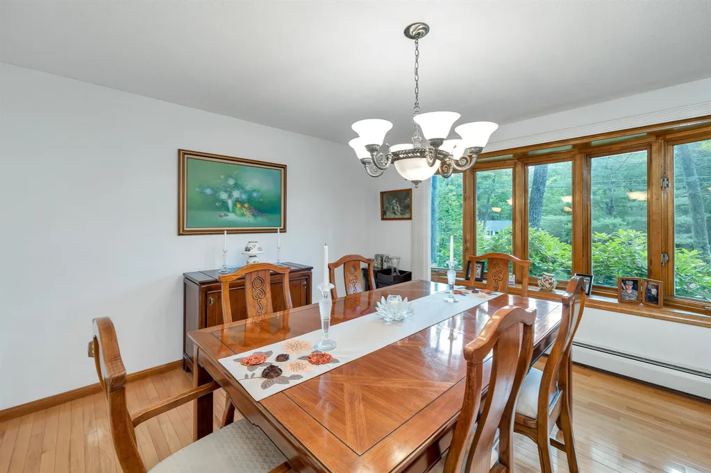 4 Lance Avenue Londonderry NH 03053
