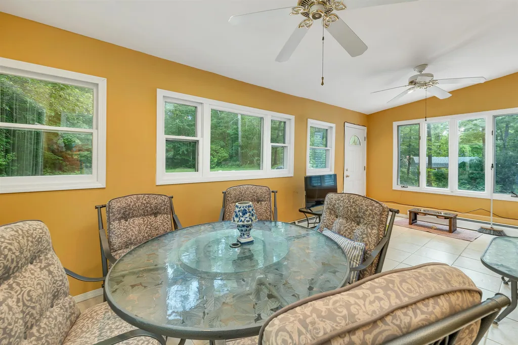 4 Lance Avenue Londonderry NH 03053