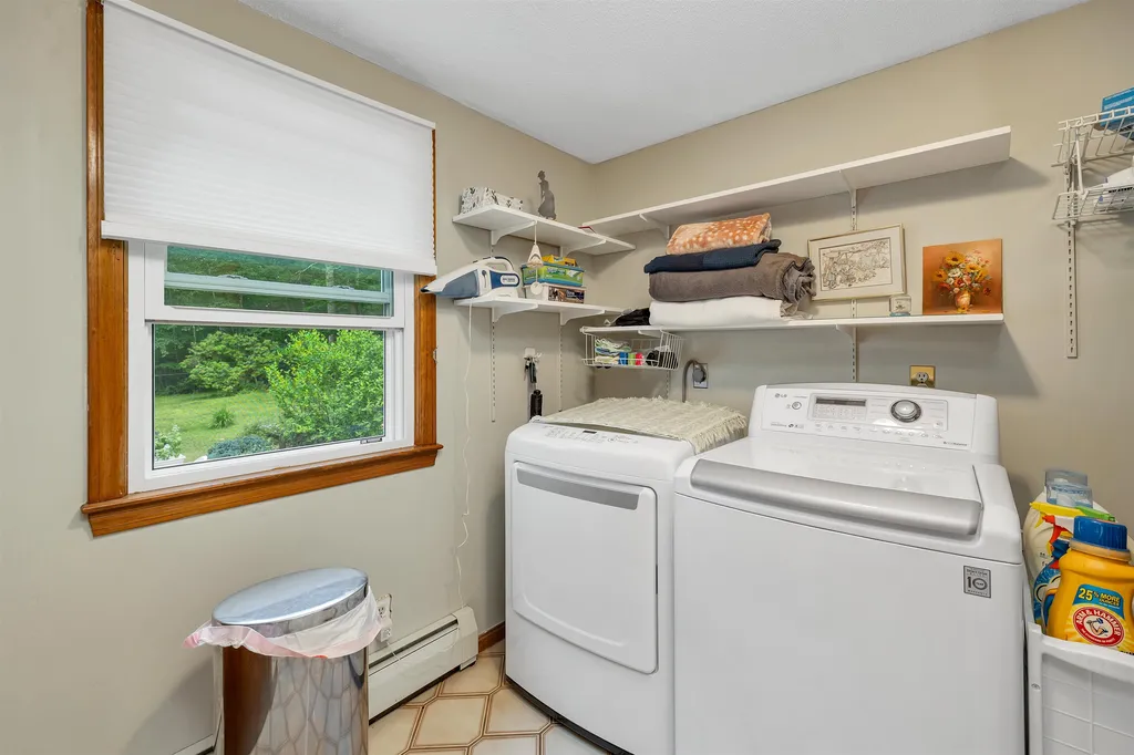 4 Lance Avenue Londonderry NH 03053