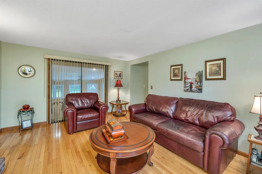4 Lance Avenue Londonderry NH 03053