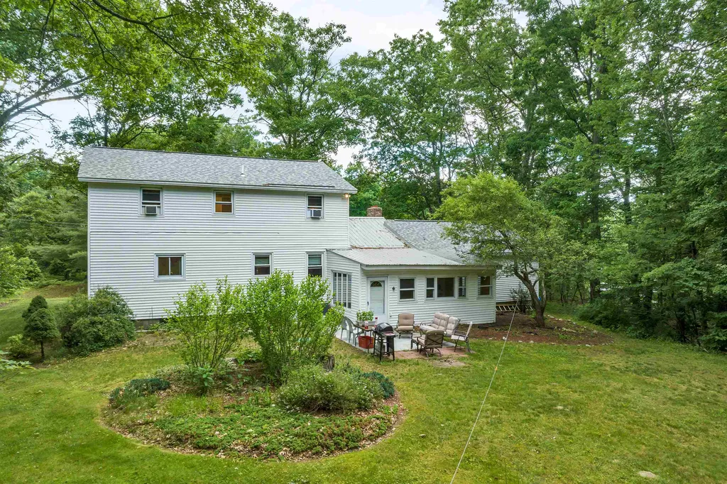 4 Lance Avenue Londonderry NH 03053
