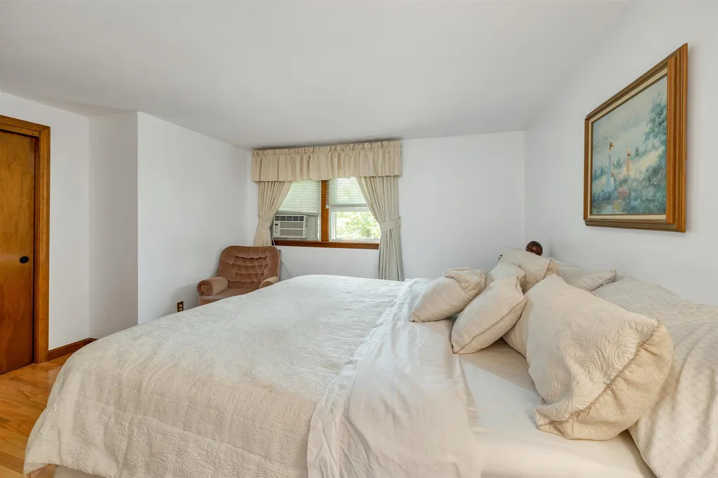 4 Lance Avenue Londonderry NH 03053