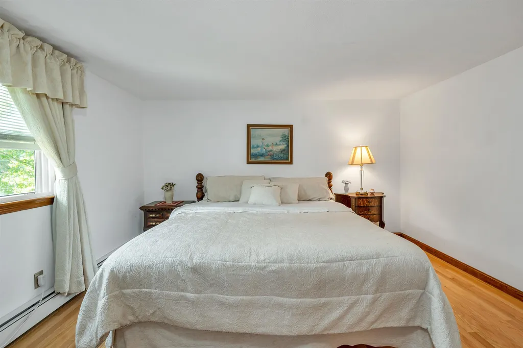 4 Lance Avenue Londonderry NH 03053