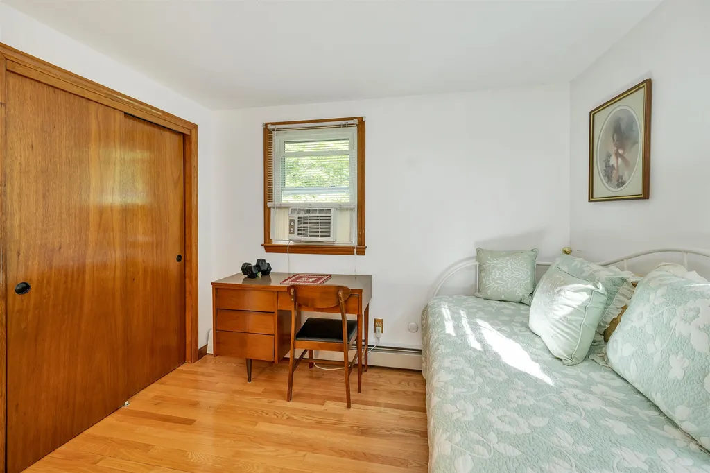 4 Lance Avenue Londonderry NH 03053