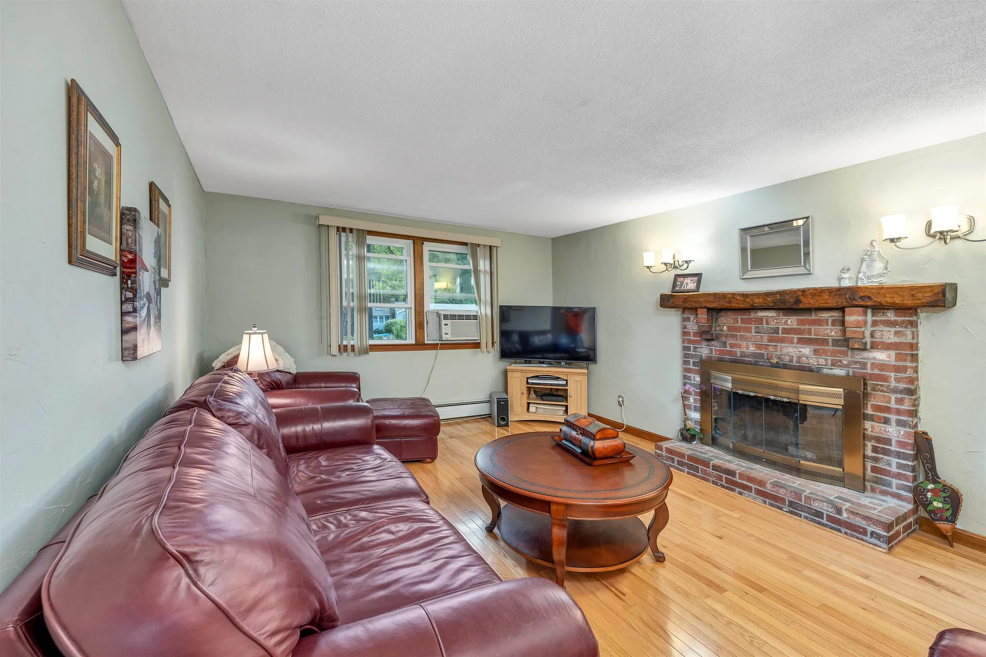 4 Lance Avenue Londonderry NH 03053