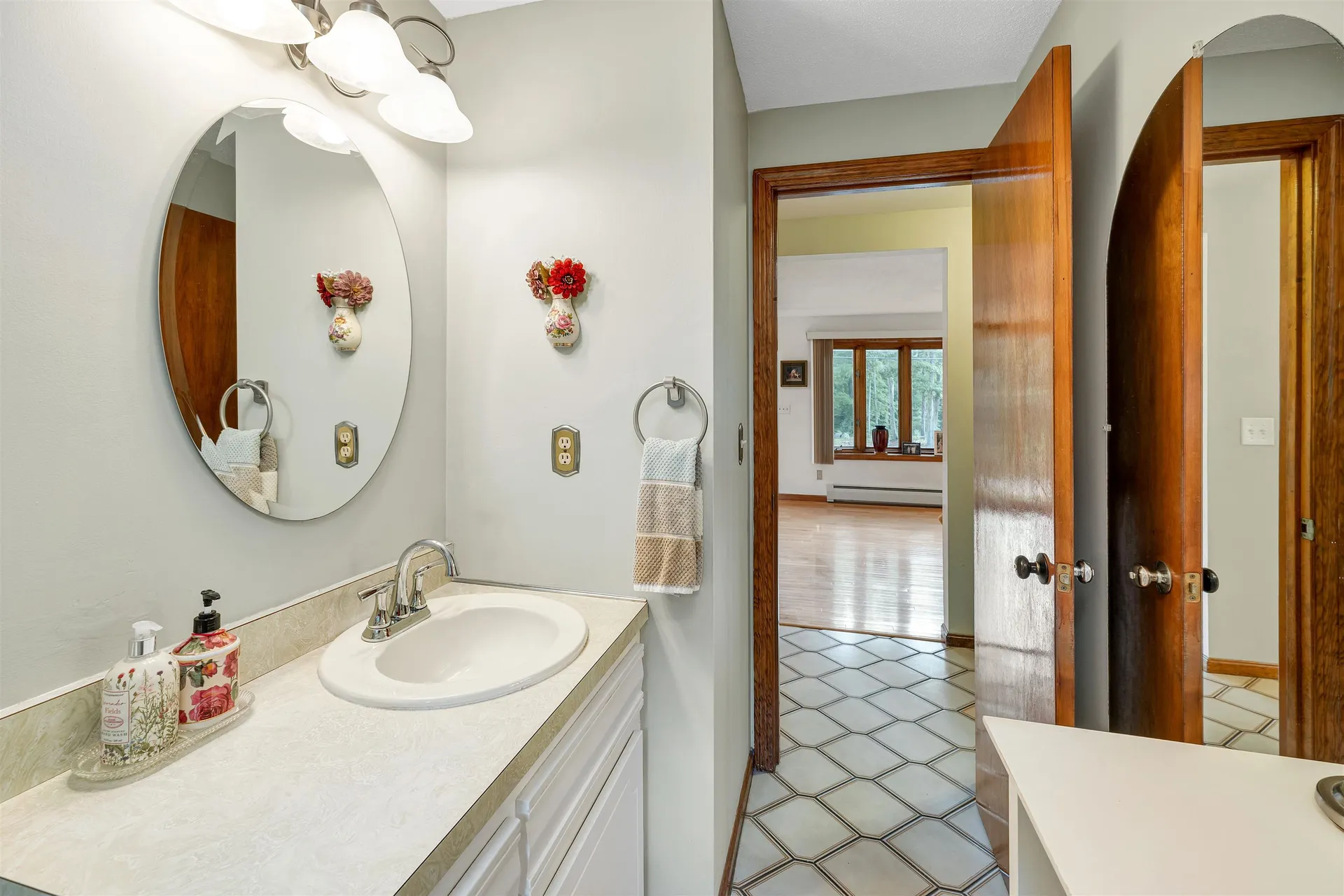 4 Lance Avenue Londonderry NH 03053