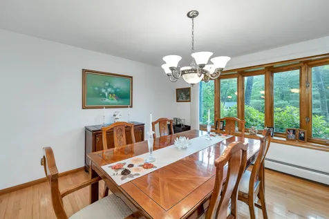 4 Lance Avenue Londonderry NH 03053