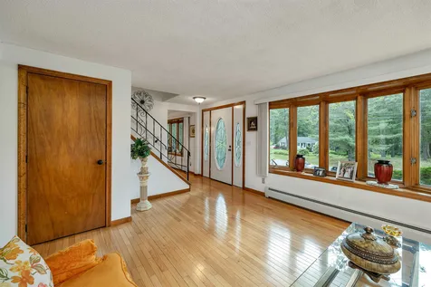 4 Lance Avenue Londonderry NH 03053