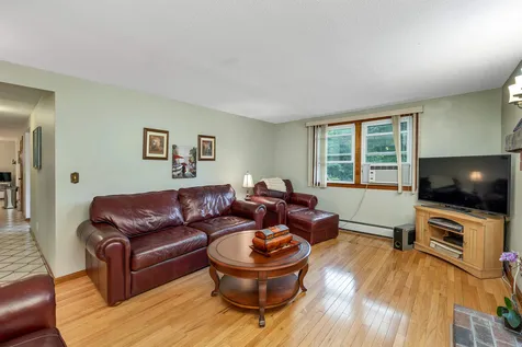 4 Lance Avenue Londonderry NH 03053