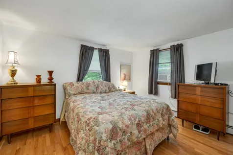 4 Lance Avenue Londonderry NH 03053