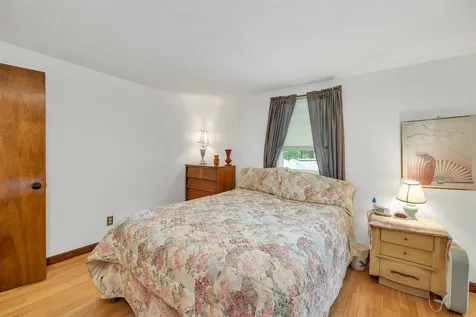 4 Lance Avenue Londonderry NH 03053
