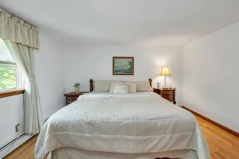 4 Lance Avenue Londonderry NH 03053