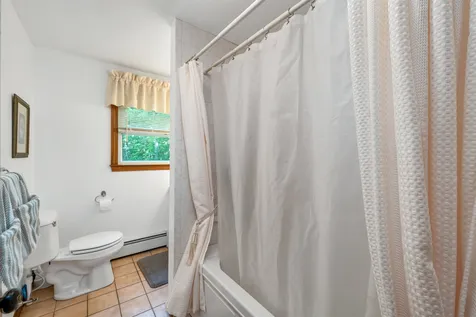 4 Lance Avenue Londonderry NH 03053